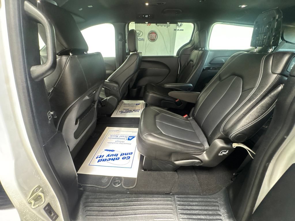 Used 2025 Chrysler Pacifica Select FWD image 29