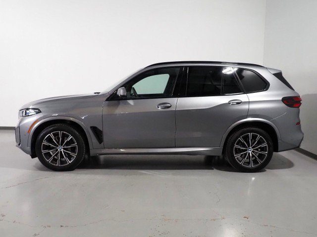 Used 2026 BMW X5 sDrive40i image 9