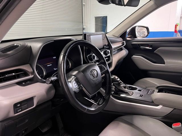 Used 2021 Toyota Highlander XLE FWD image 22
