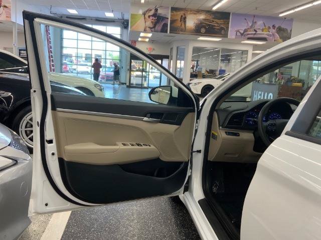 Used 2019 Hyundai Elantra SE FWD image 28
