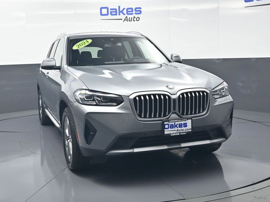 Used 2024 BMW X3 xDrive30i AWD/4WD image 3