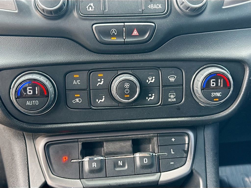 Used 2022 GMC Terrain AT4 image 15