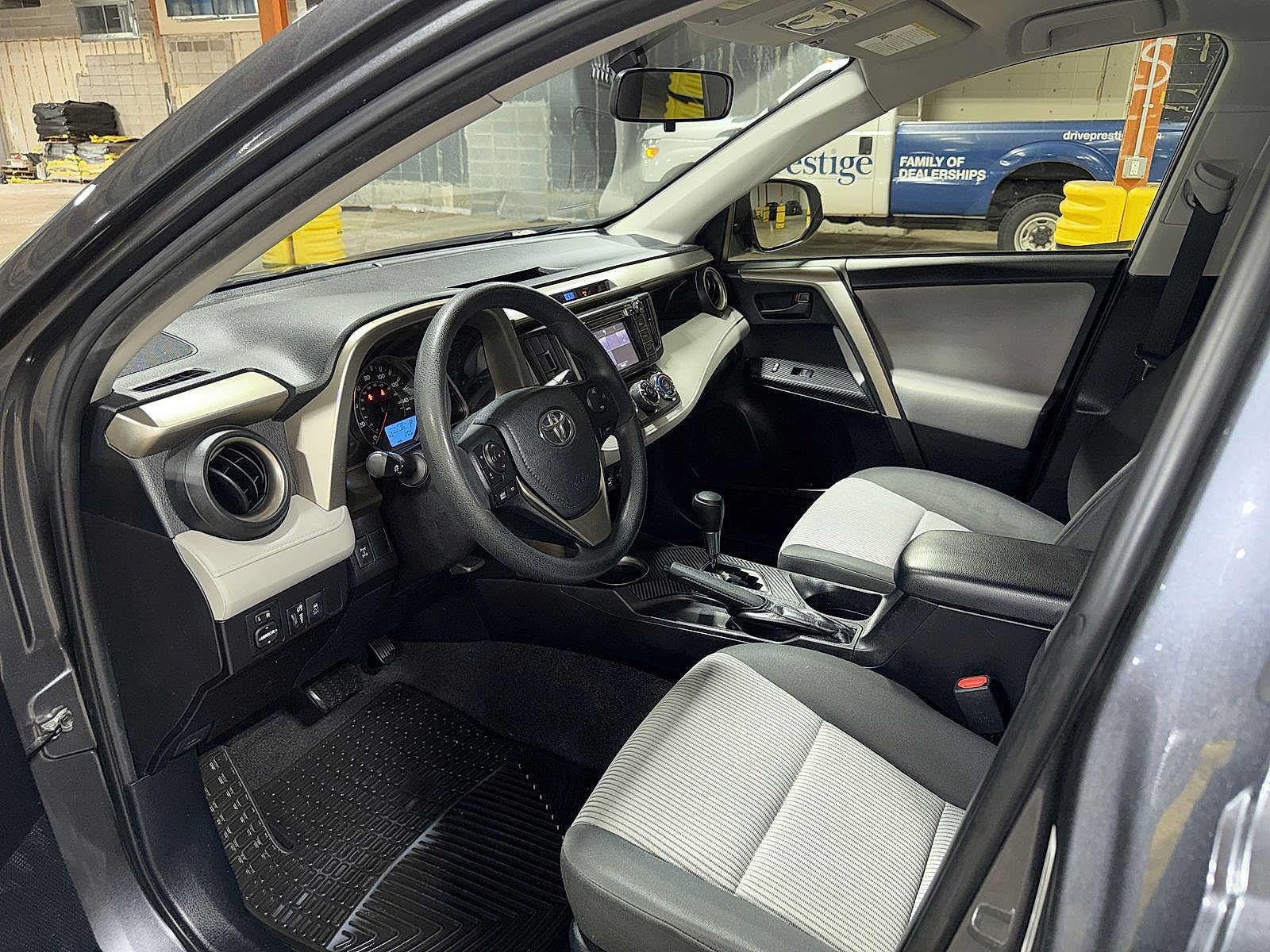 Used 2015 Toyota RAV4 LE AWD/4WD image 27