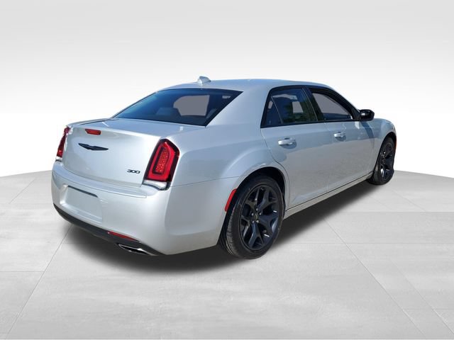 Used 2023 Chrysler 300 Touring w/ Sport Appearance Package RWD image 4
