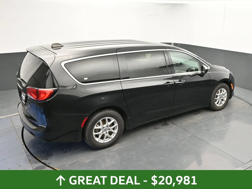 Used 2023 Chrysler Voyager LX FWD image 38