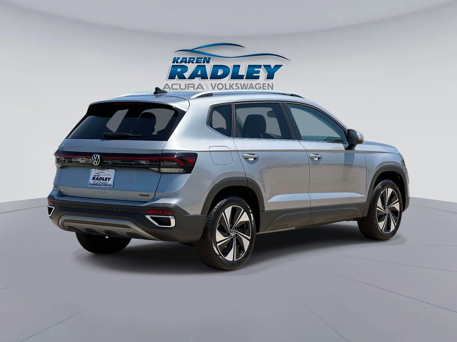 Used 2025 Volkswagen Taos SE AWD/4WD image 2