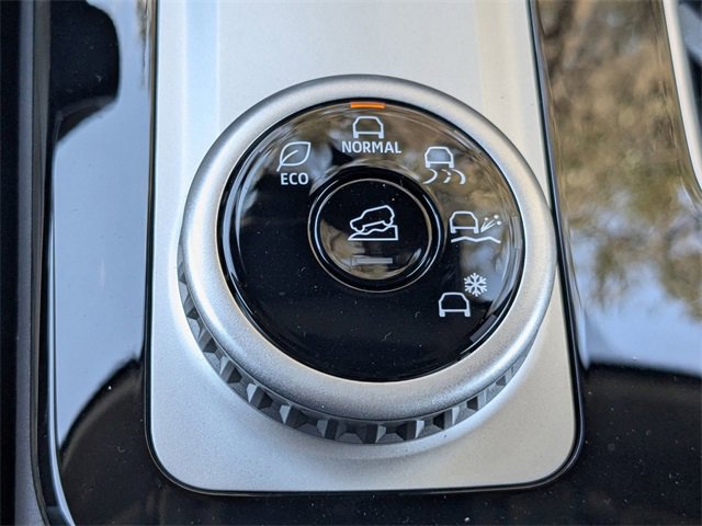 New 2025 Mitsubishi Outlander SE image 23