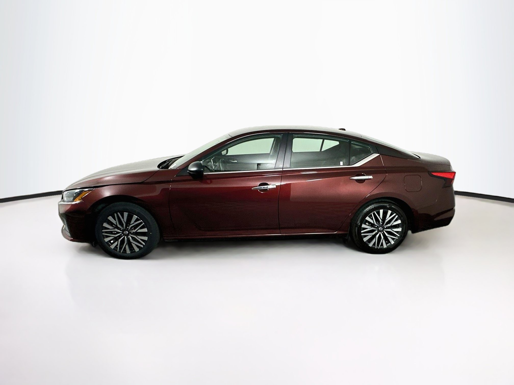 Used 2025 Nissan Altima 2.5 SV FWD image 4