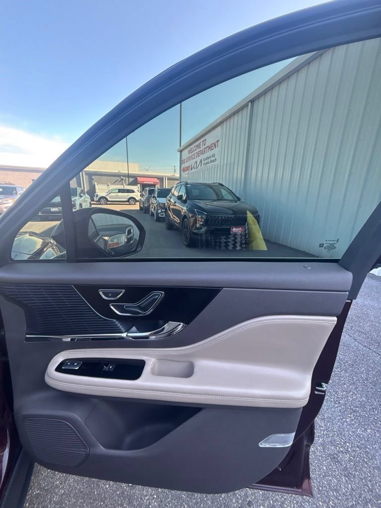Used 2021 Lincoln Corsair AWD w/ Premium Package image 23