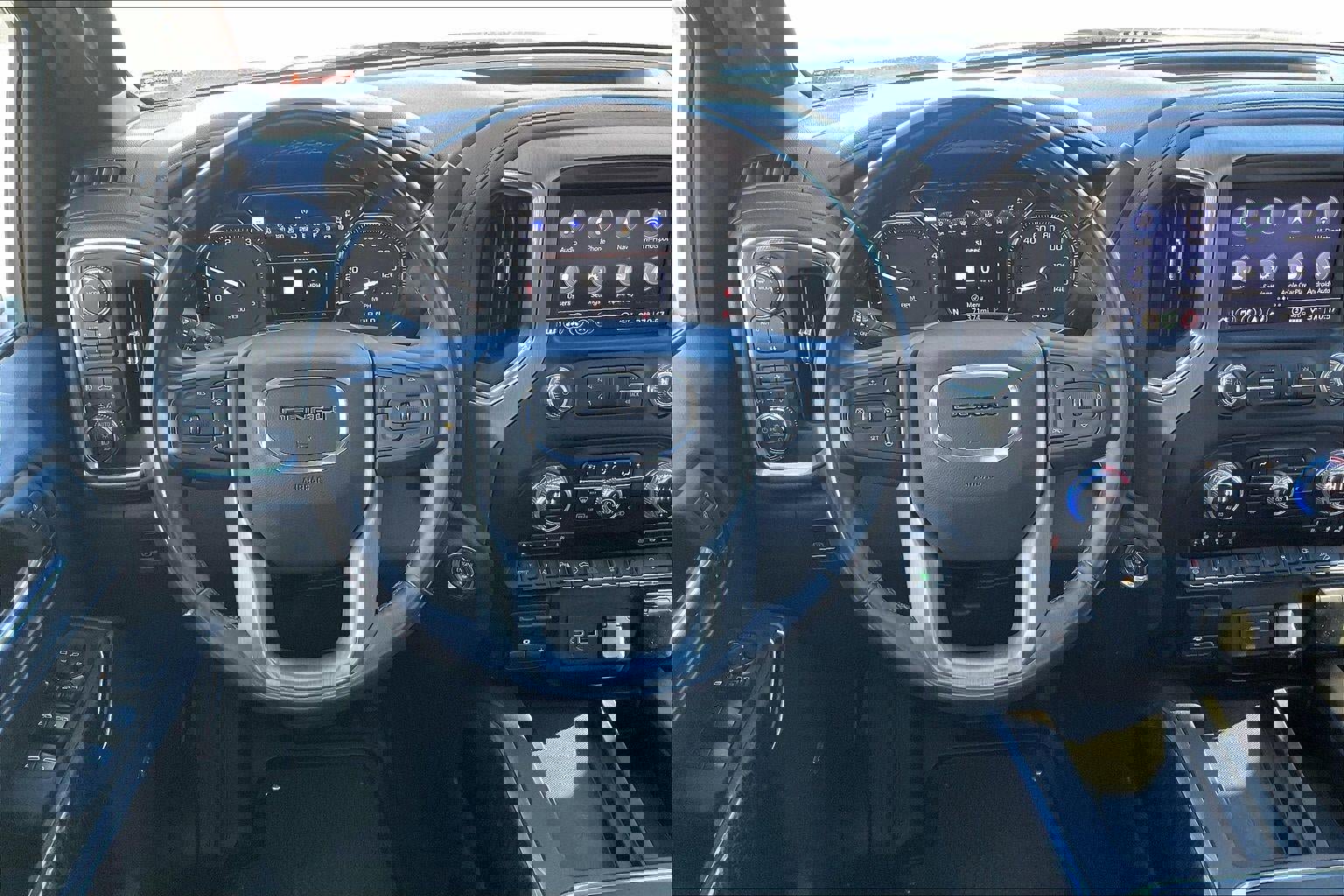 Used 2023 GMC Sierra 3500 Denali image 6