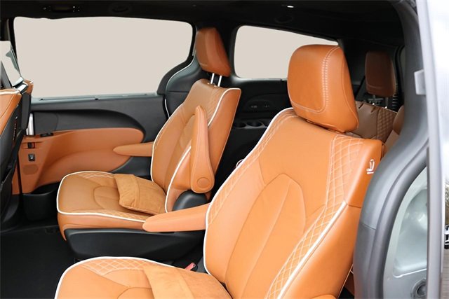 New 2026 Chrysler Pacifica Pinnacle image 16