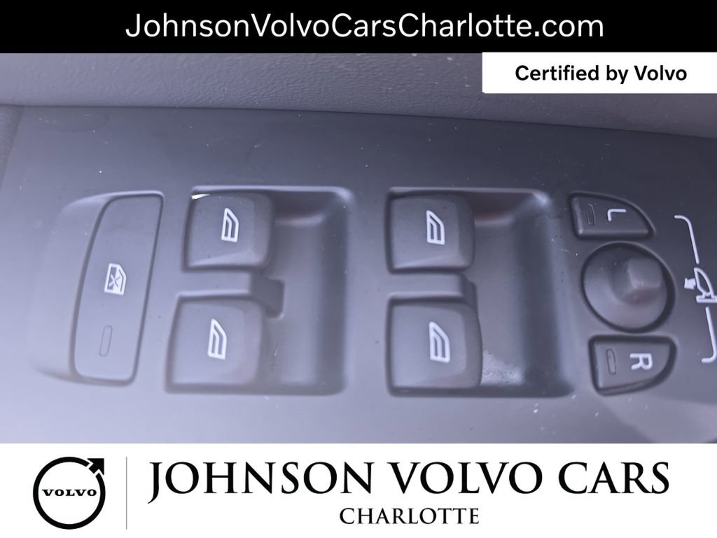 Certified 2025 Volvo XC60 B5 Core AWD/4WD image 30
