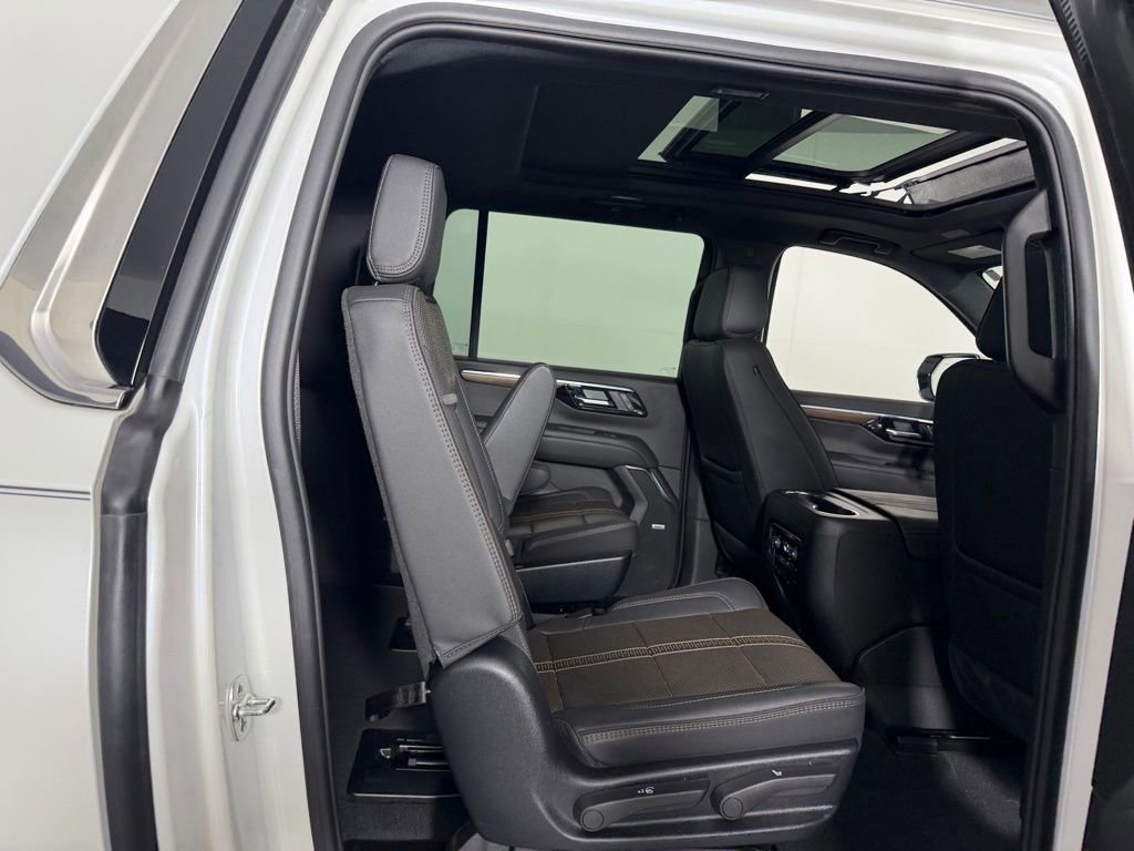 Used 2025 Chevrolet Suburban High Country w/ Sun And Tow Package AWD/4WD image 31