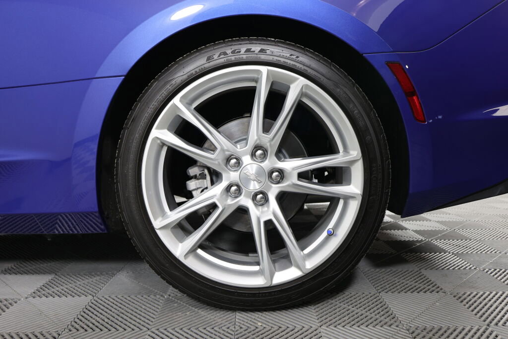 Used 2023 Chevrolet Camaro LT RWD image 8