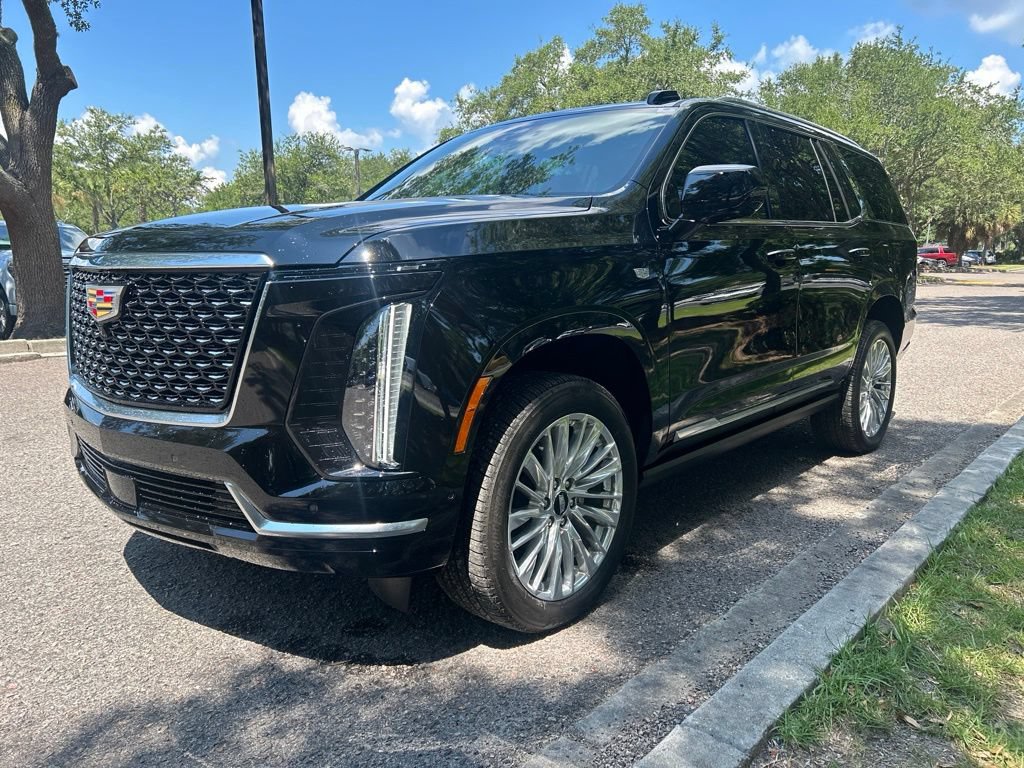 Used 2026 Cadillac Escalade Luxury AWD/4WD image 2