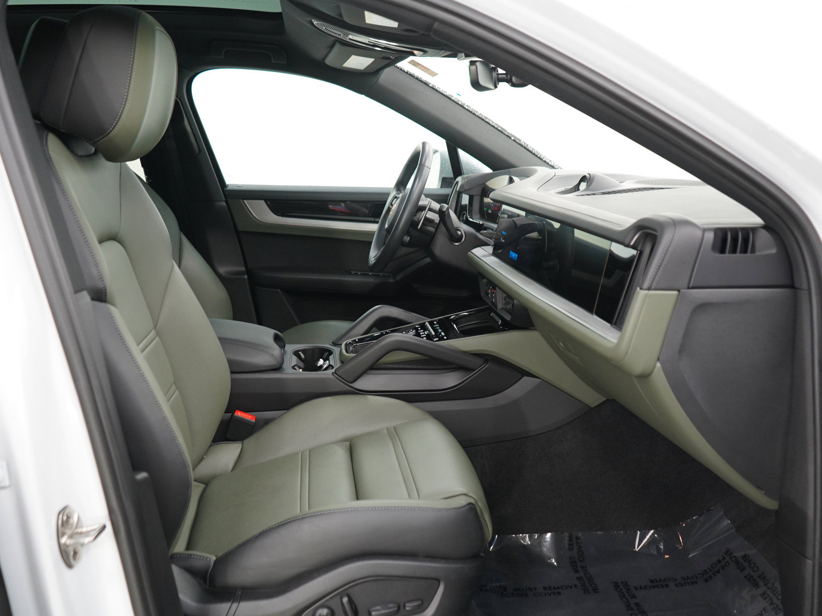 Used 2024 Porsche Cayenne Coupe AWD/4WD image 11