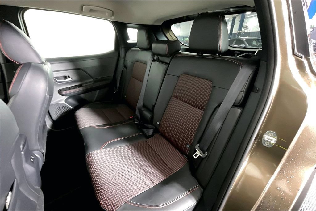 Certified 2025 Nissan Kicks SR FWD image 31