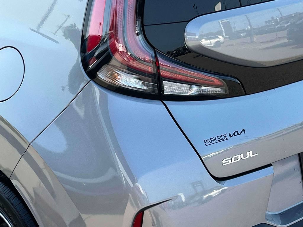Used 2025 Kia Soul LX w/ LX Technology Package FWD image 33
