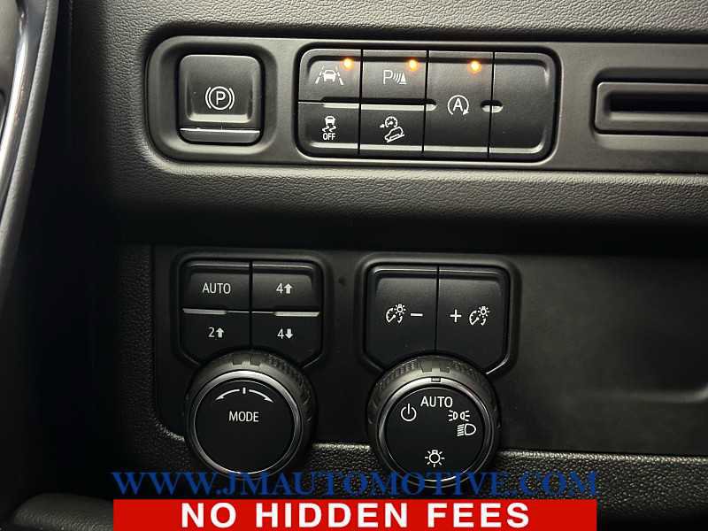 Used 2023 Chevrolet Suburban Premier AWD/4WD image 39