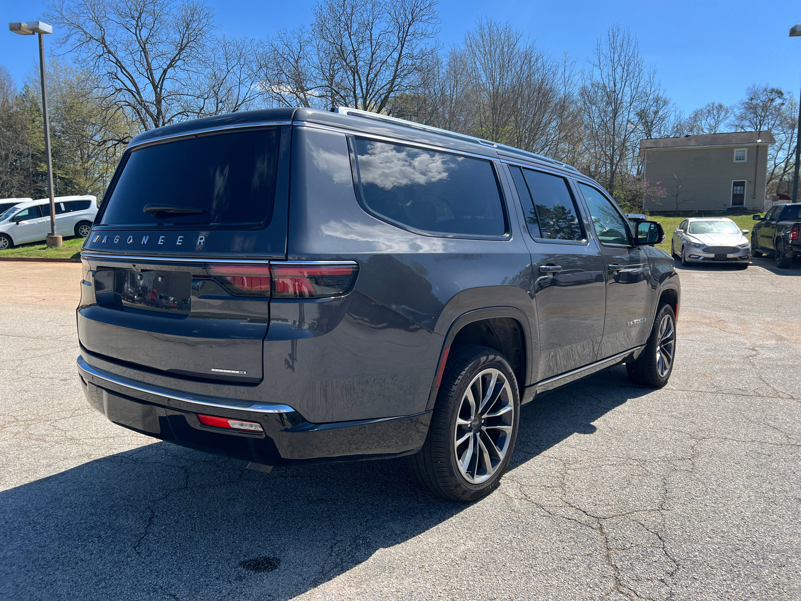 Used 2024 Jeep Wagoneer L Series III w/ Premium Group I image 5
