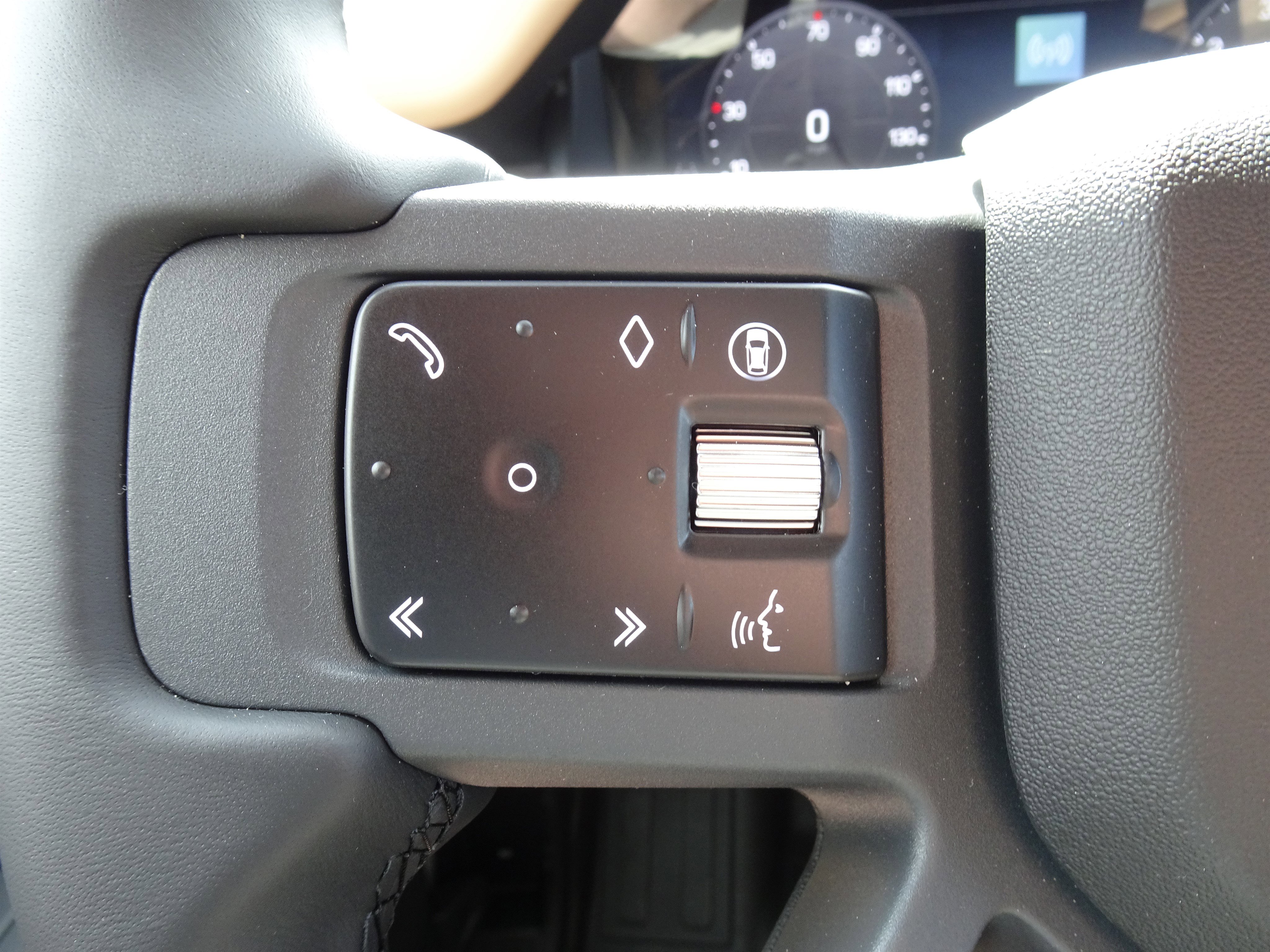 New 2026 Land Rover Defender 110 X-Dynamic SE AWD/4WD image 27