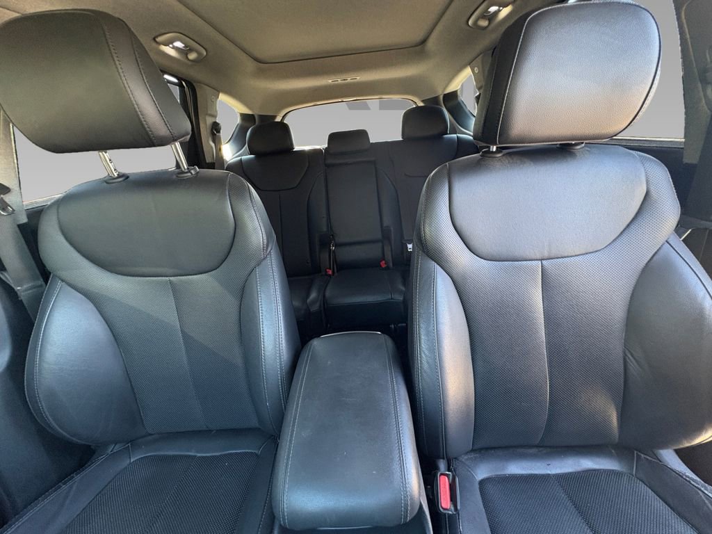 Used 2019 Hyundai Santa Fe Limited image 2