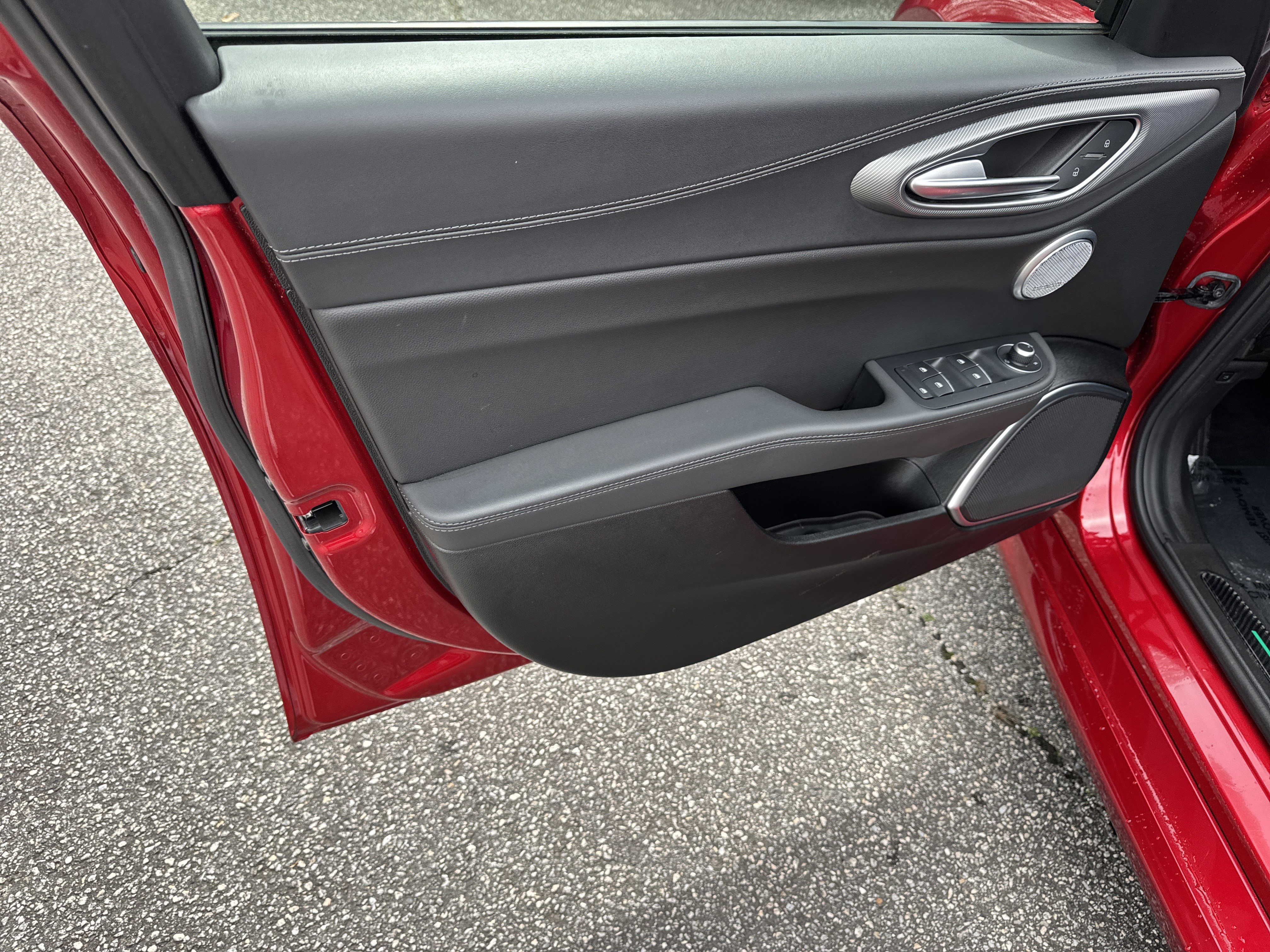 Used 2023 Alfa Romeo Giulia Veloce image 10