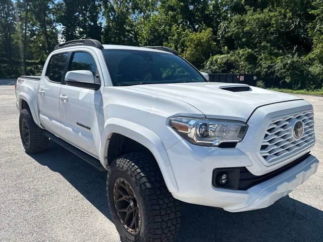 Used 2019 Toyota Tacoma TRD Sport AWD/4WD image 3