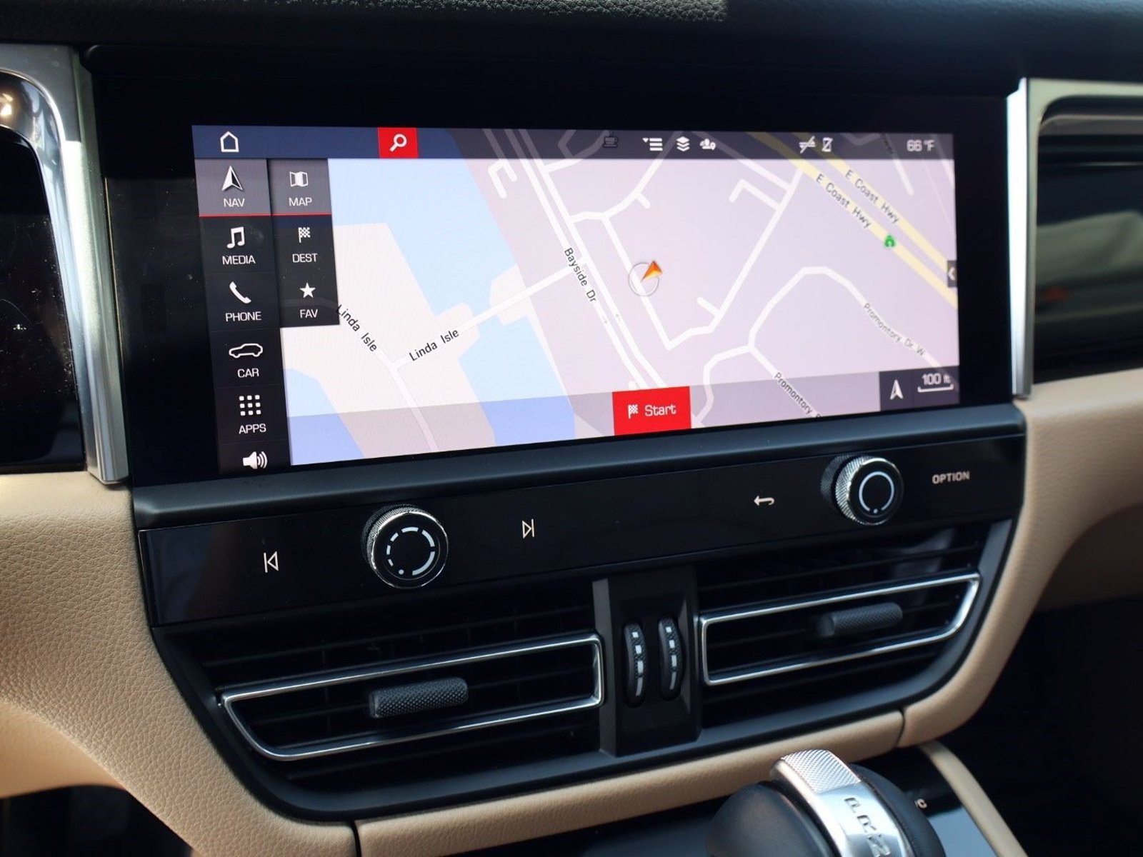 Certified 2022 Porsche Macan AWD/4WD image 18