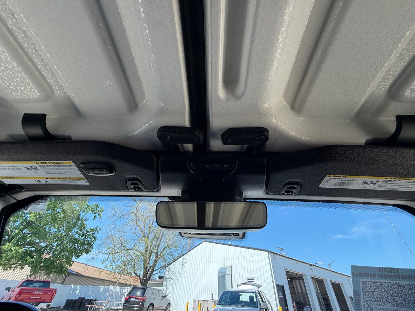 Used 2020 Jeep Wrangler Unlimited Sahara AWD/4WD image 22