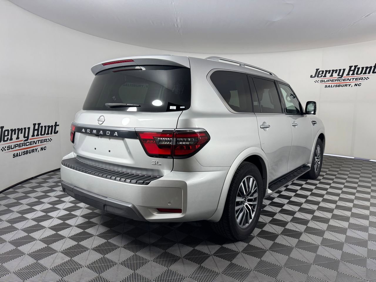 Used 2024 Nissan Armada SL w/ Captain's Chairs Package image 11