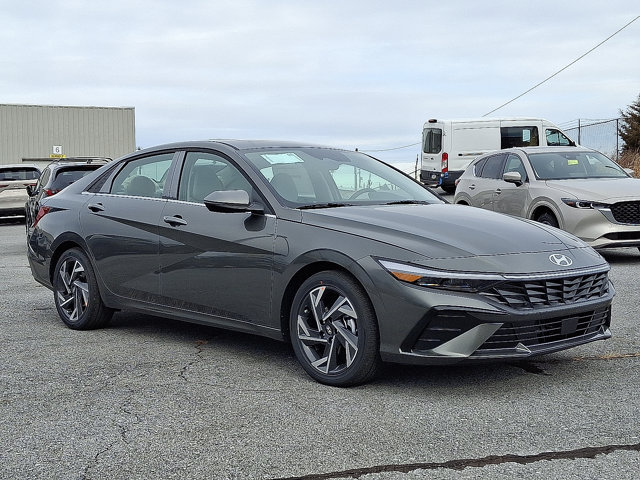 New 2026 Hyundai Elantra Limited FWD image 3