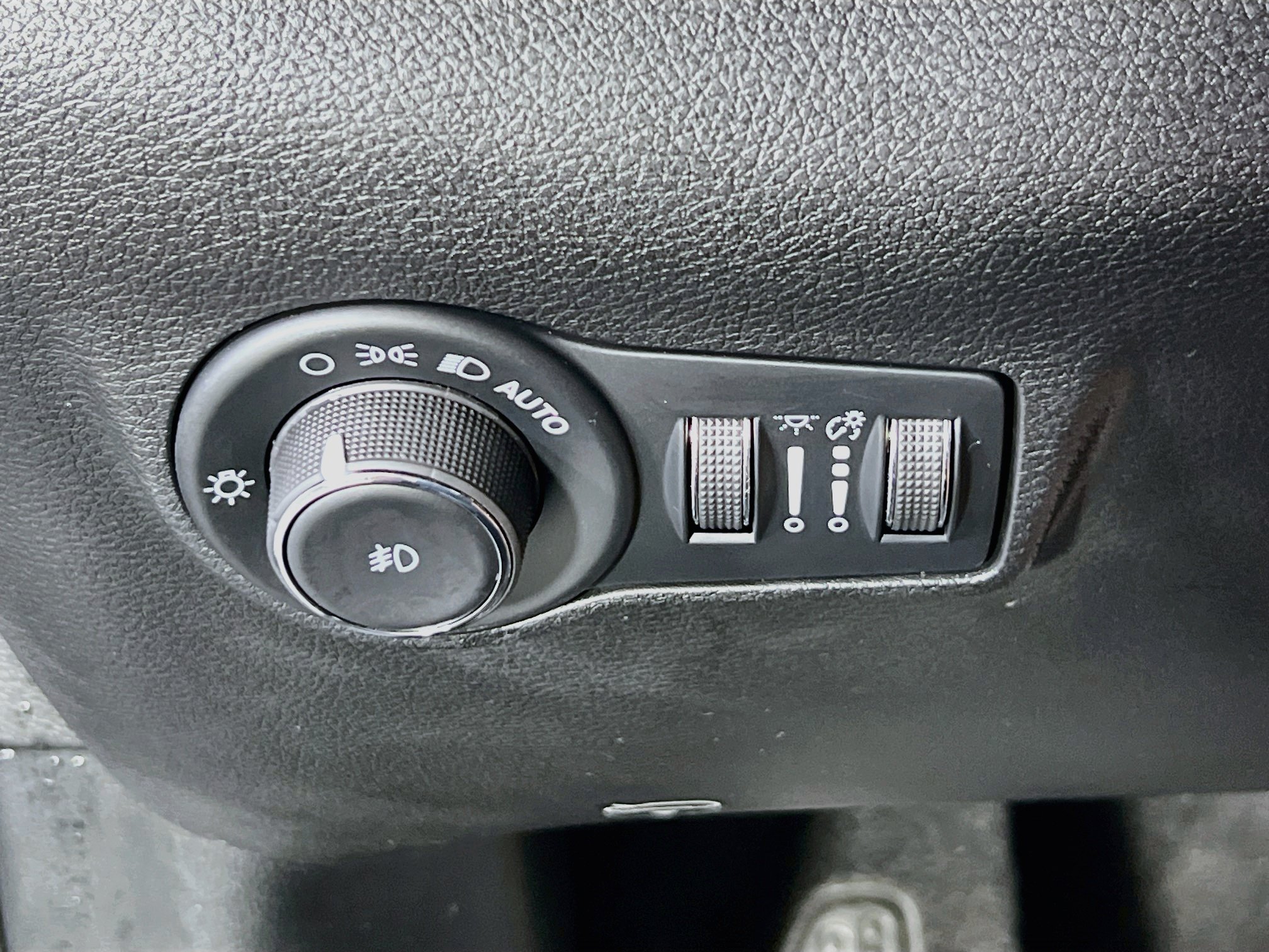Used 2023 Jeep Compass Latitude AWD/4WD image 10