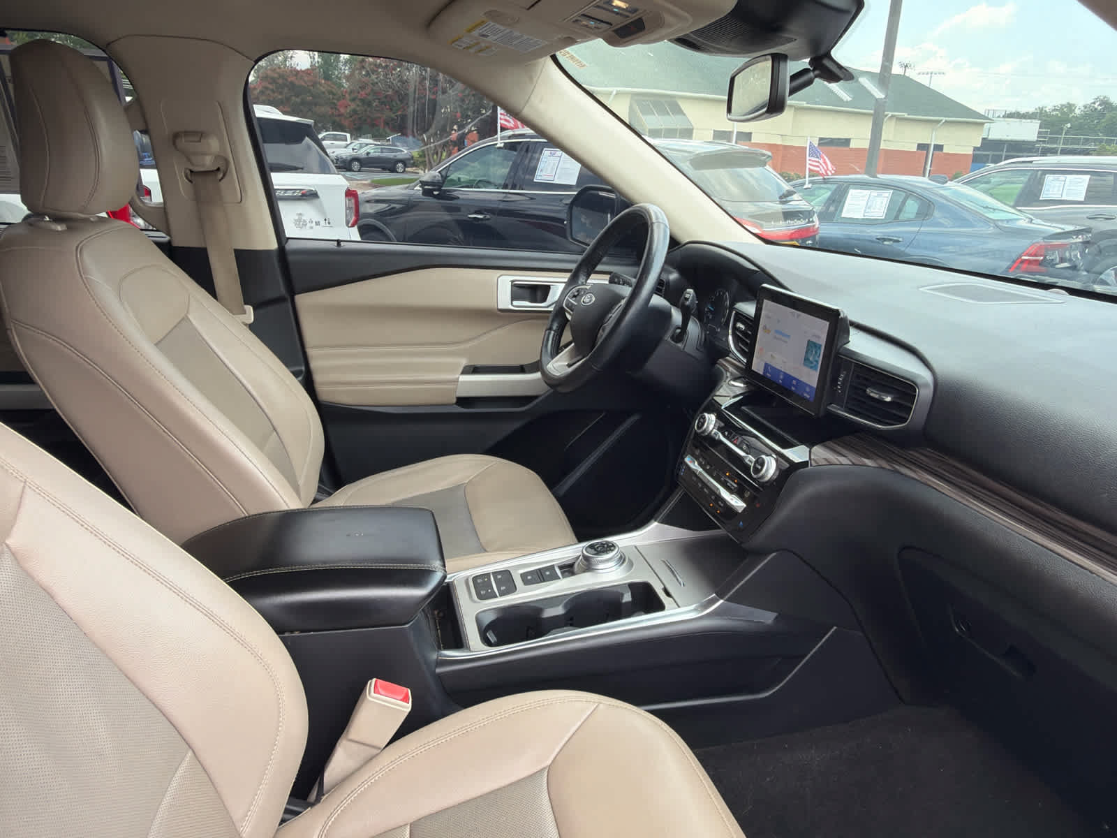 Used 2021 Ford Explorer Limited w/ Equipment Group 301A RWD image 9