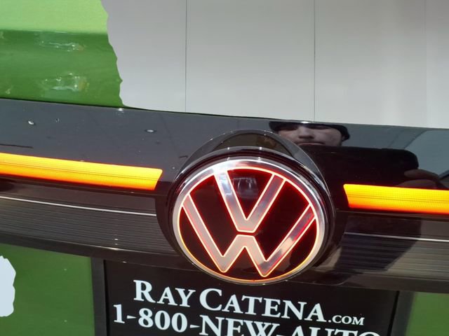 Used 2025 Volkswagen Taos SE w/ Panoramic Sunroof Package image 10