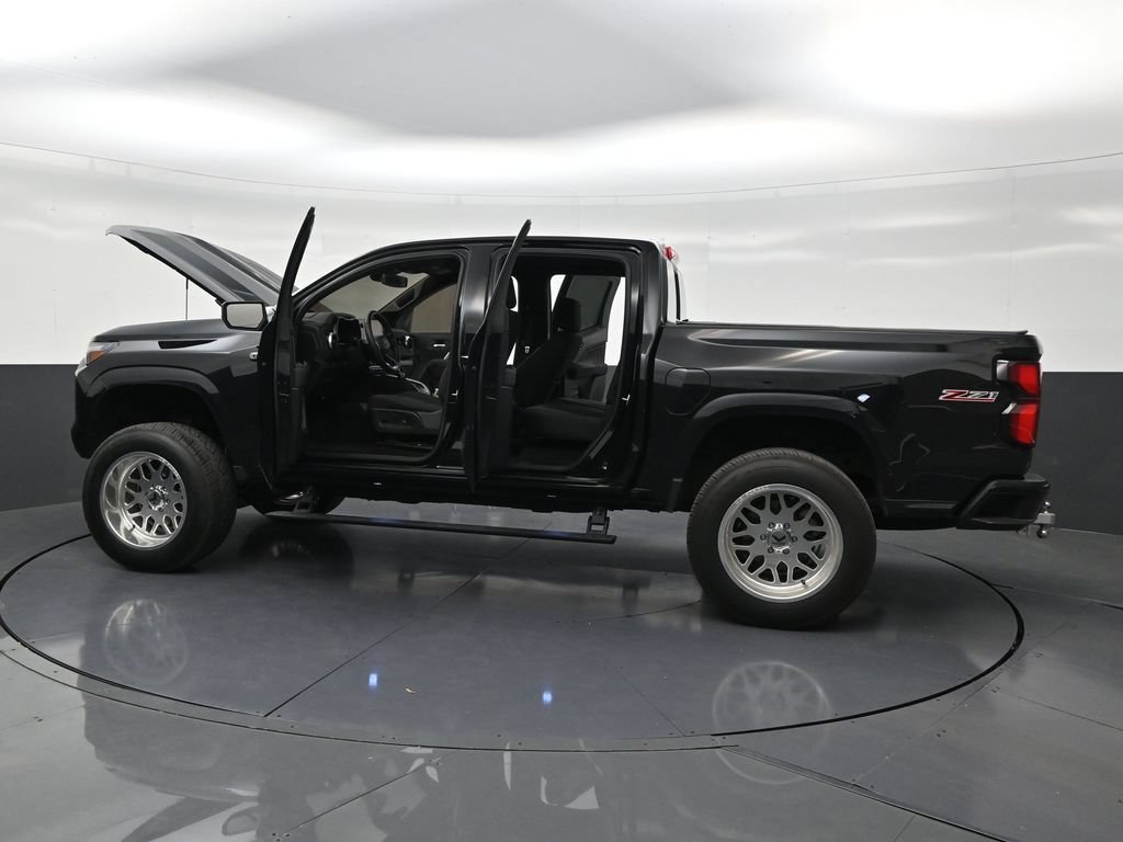 Used 2025 Chevrolet Colorado Z71 AWD/4WD image 30