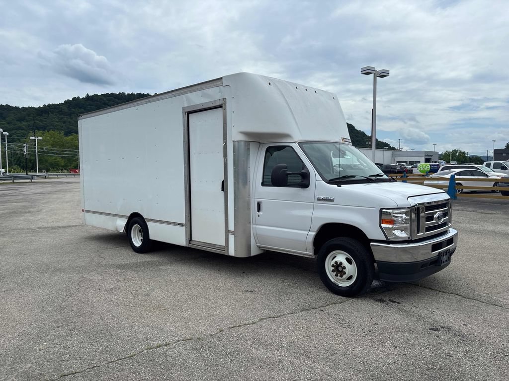 Used 2022 Ford E-450 and Econoline 450 Super Duty RWD image 7