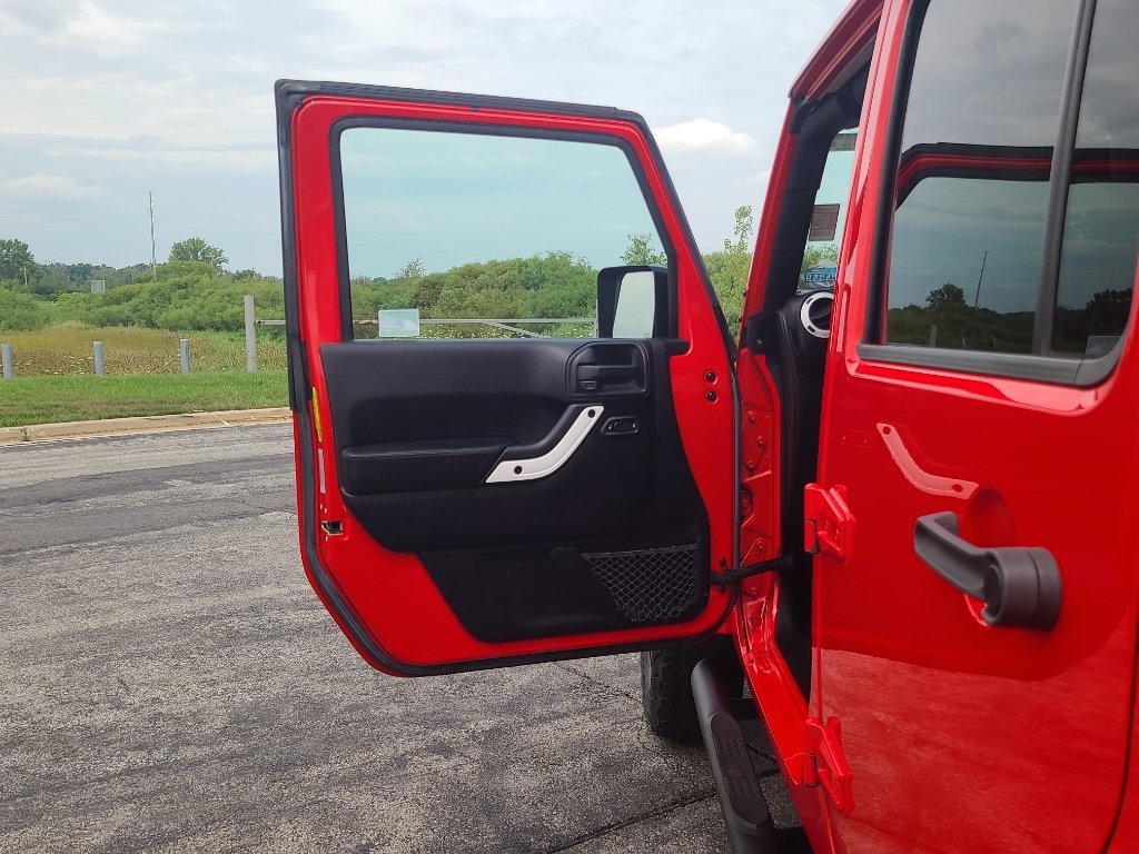 Used 2015 Jeep Wrangler Unlimited Sahara AWD/4WD image 12