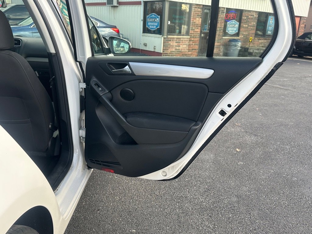 Used 2013 Volkswagen Golf TDI image 26