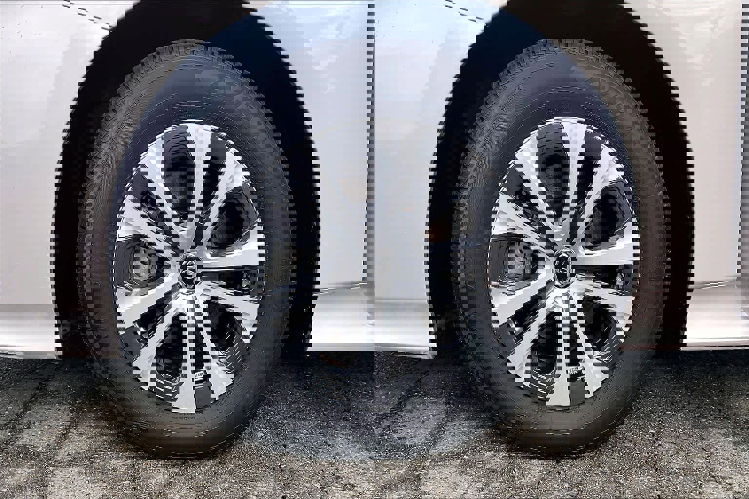 Used 2021 Toyota Prius Prime LE image 12