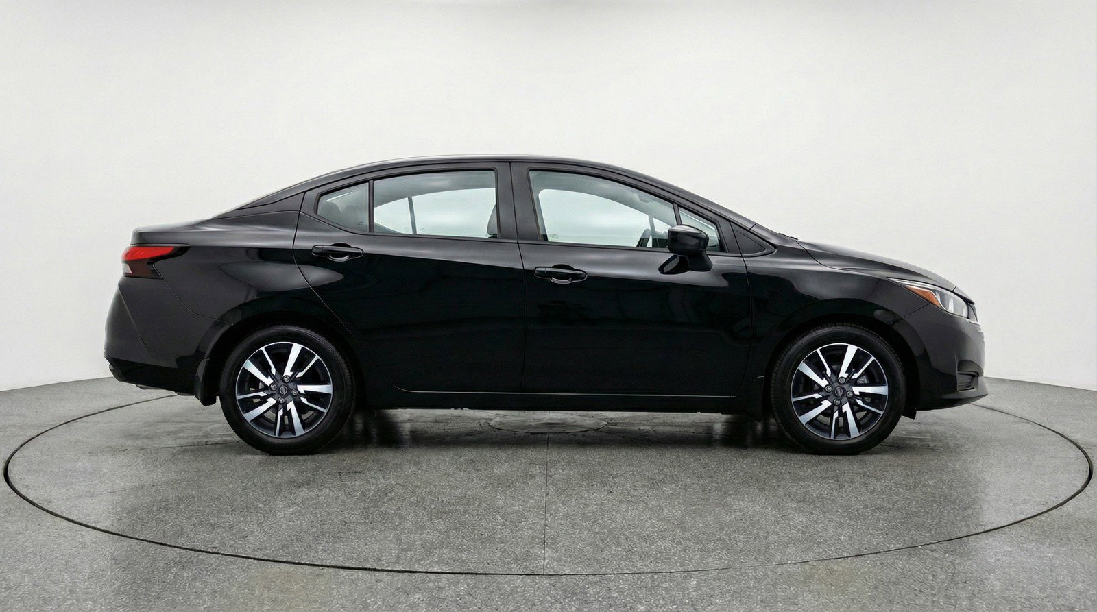 Used 2025 Nissan Versa SV image 11