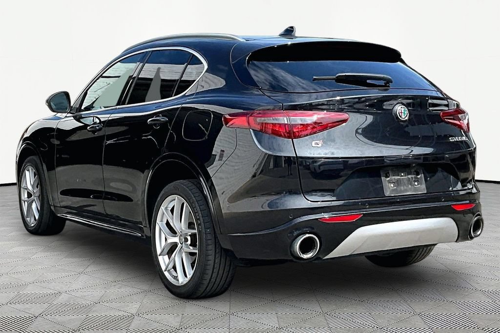Used 2021 Alfa Romeo Stelvio Ti w/ Nero Edizione AWD/4WD image 6