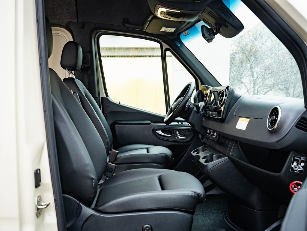 Used 2024 Mercedes-Benz Sprinter 2500 image 22