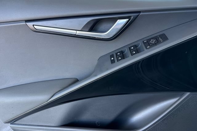 Certified 2024 Kia Niro Wind FWD image 13