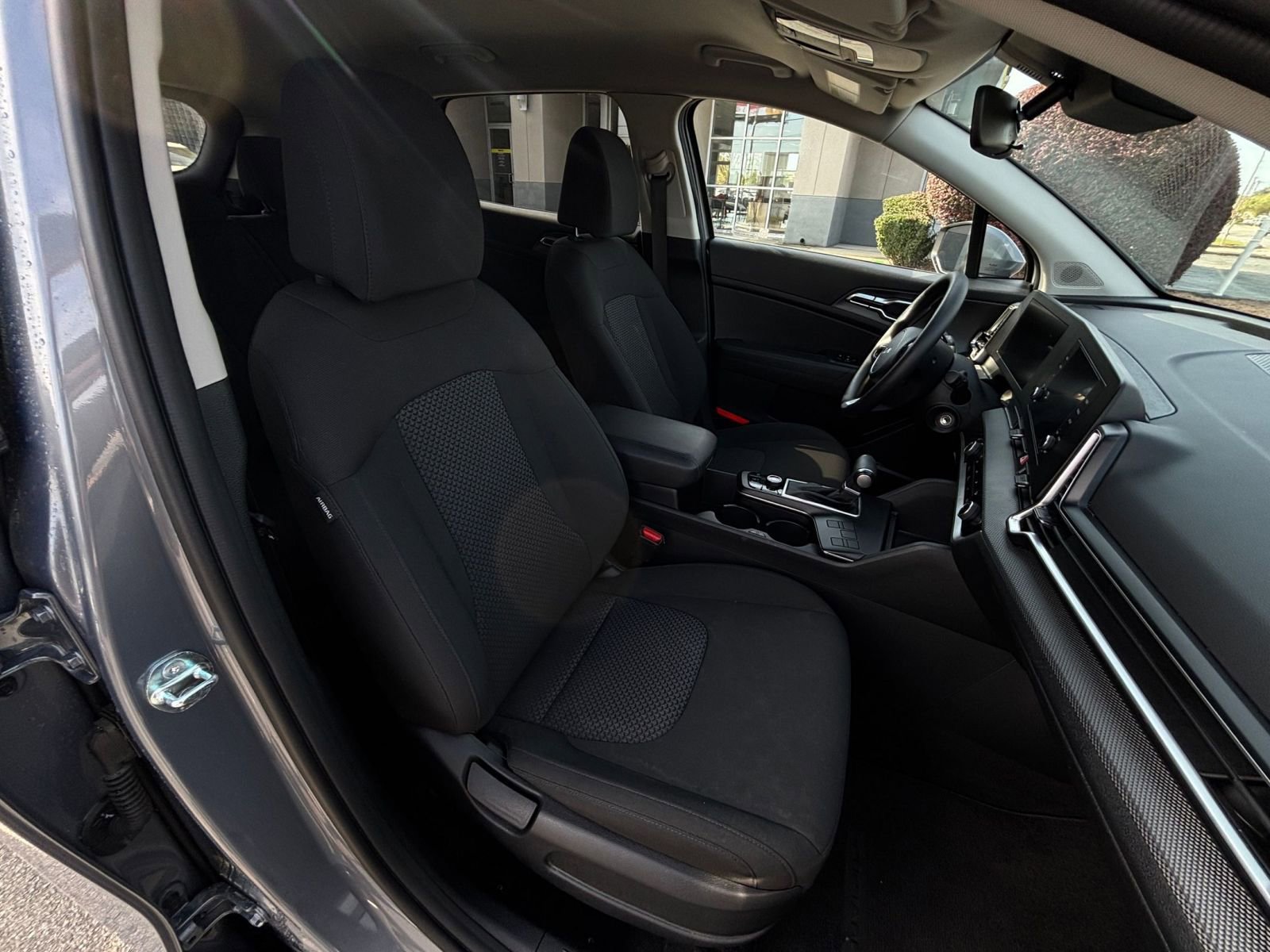 Used 2025 Kia Sportage LX image 39