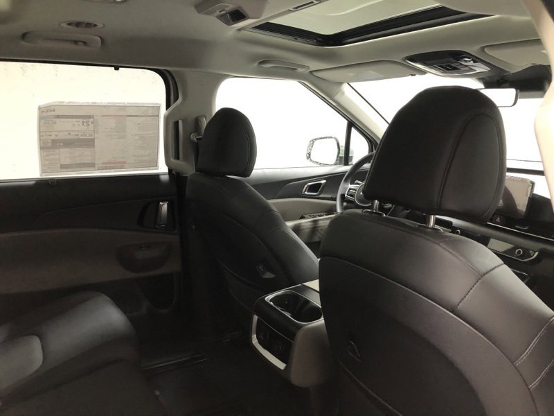New 2026 Kia Carnival SX image 13