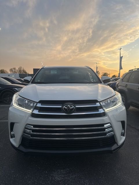Used 2018 Toyota Highlander Limited image 3