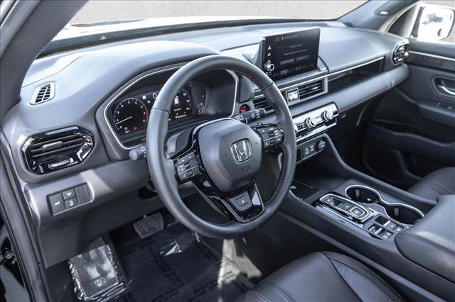 Used 2025 Honda Pilot Black Edition image 10