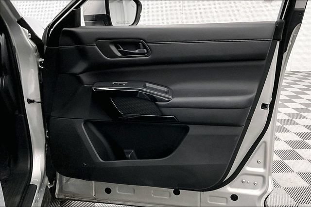 Used 2025 Nissan Pathfinder SV FWD image 20