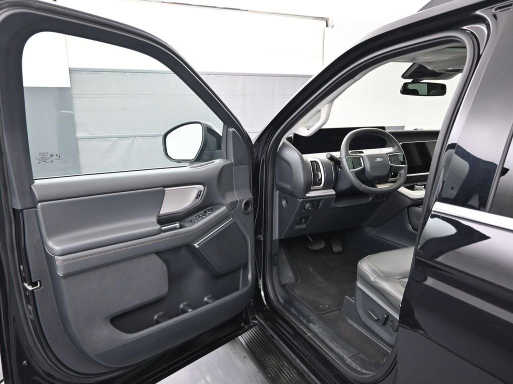 Certified 2023 Ford Explorer ST-Line w/ Class IV Trailer Tow Package image 9